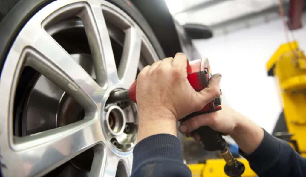 Tassa Gomme Auto, è la nuova bega da quasi 900€ | Gli automobilisti sono disperati: preparati a vendere casa