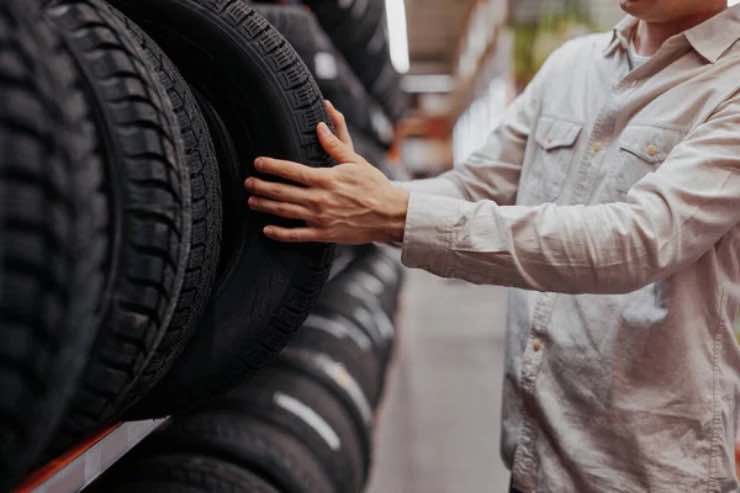 Tassa gomma auto automobilisti disperati vendere casa