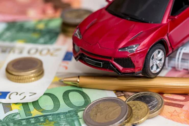 Cancellazione SuperBollo automobilisti tirano sospiro sollievo