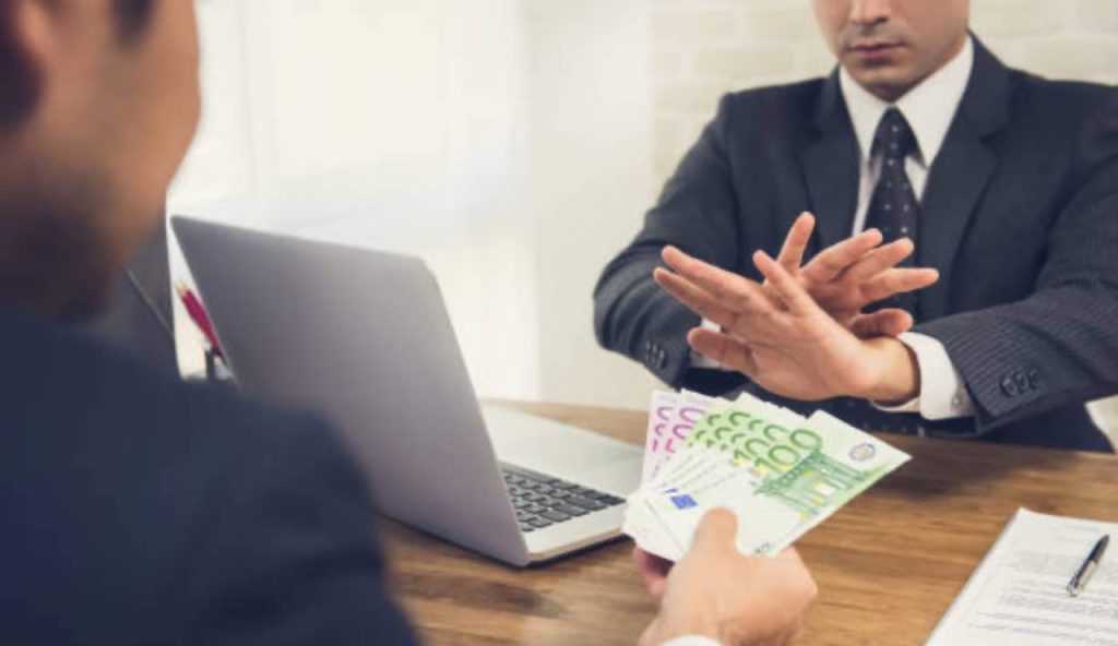 Liberati dai contanti, non ti servono più: da quest’estate si paga così