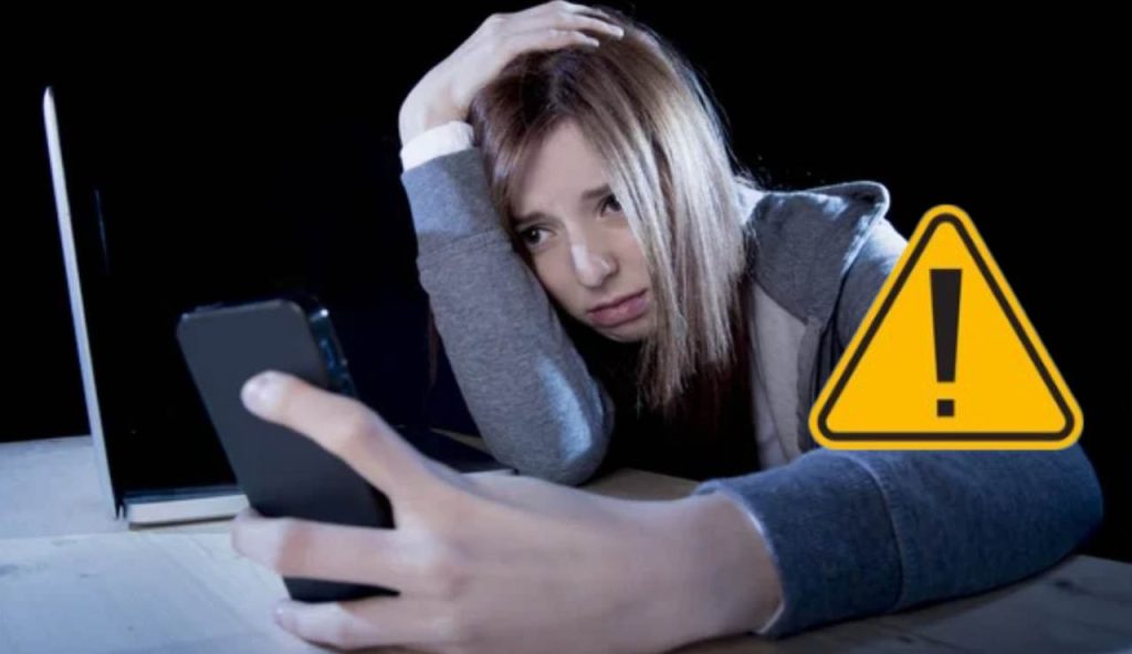 Altro che Anziani fragili: la nuova truffa colpisce i giovani e ci cascano tutti | Occhi aperti al cellulare