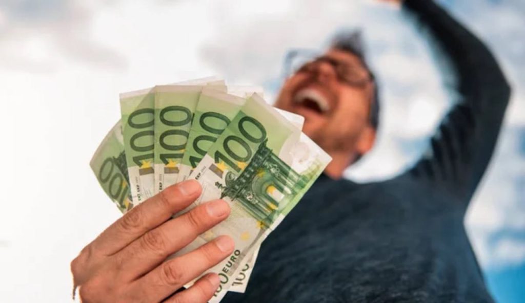 6000€ per 20 anni: la formula per sistemarsi tutta la vita | Come ottenerli direttamente nella tua città